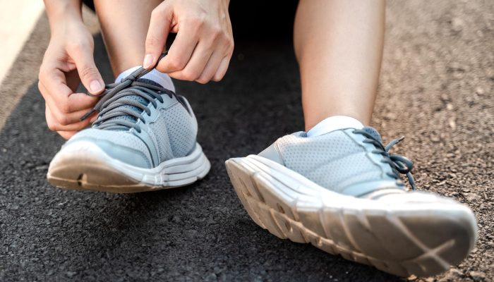 Cleaning fabric shoes